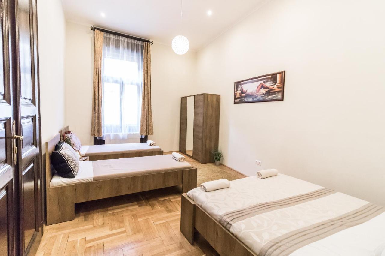 Real Apartments Klauzál Budapeste Exterior foto